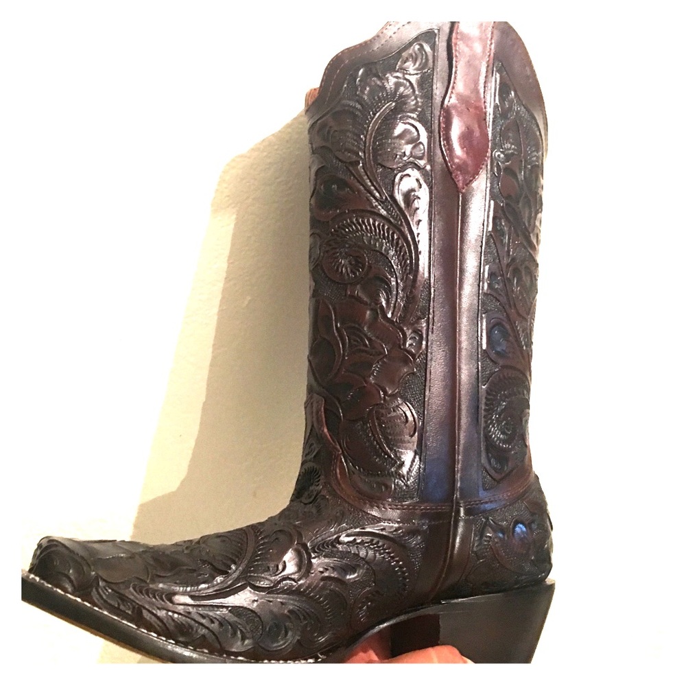 Bran new detailed western boots